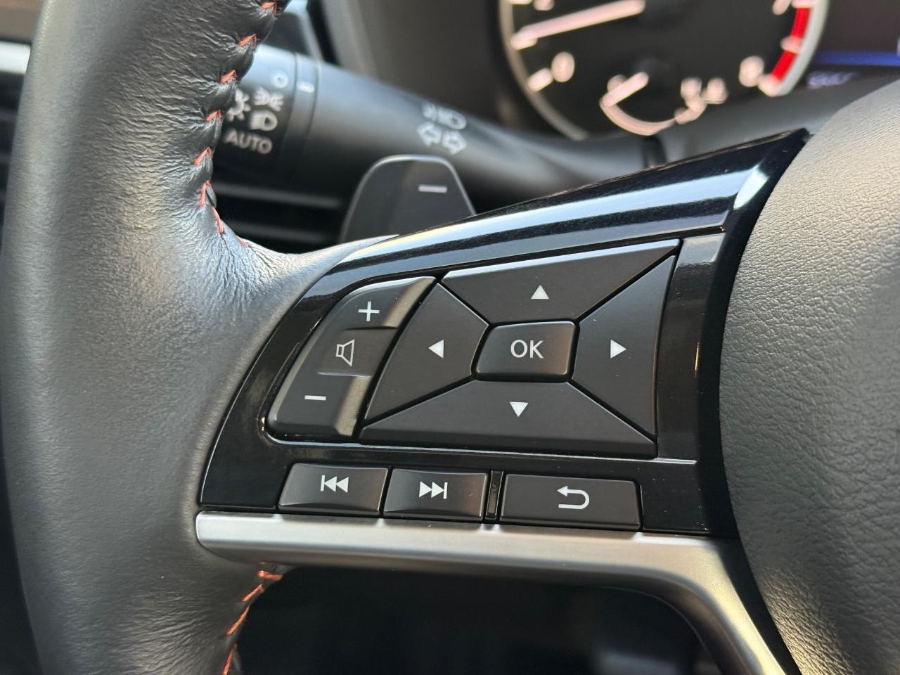 Nissan Altima Vehicle Image 16