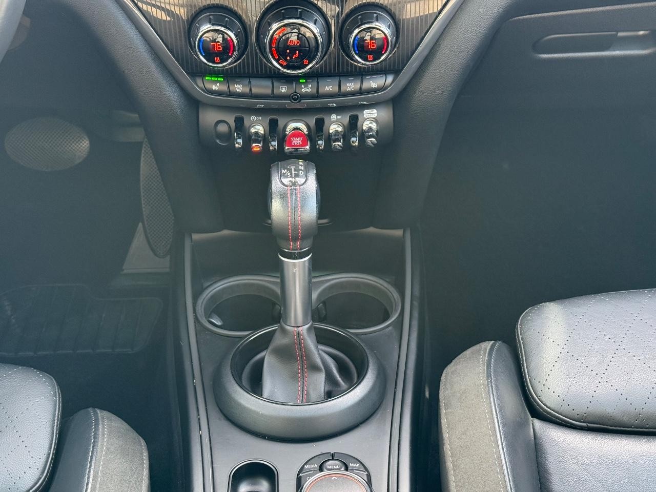 MINI Countryman Vehicle Image 13