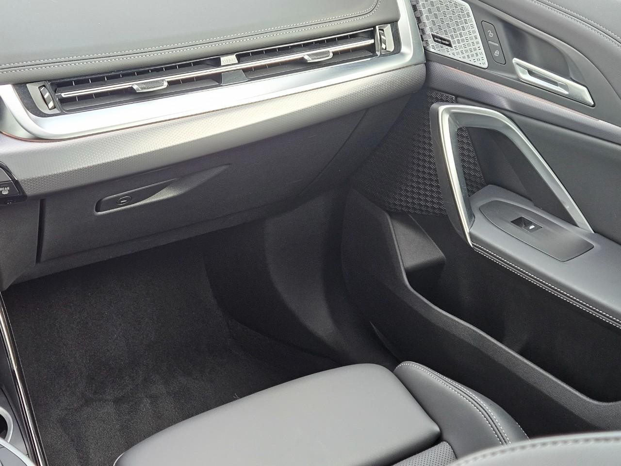 BMW X1 Vehicle Image 14