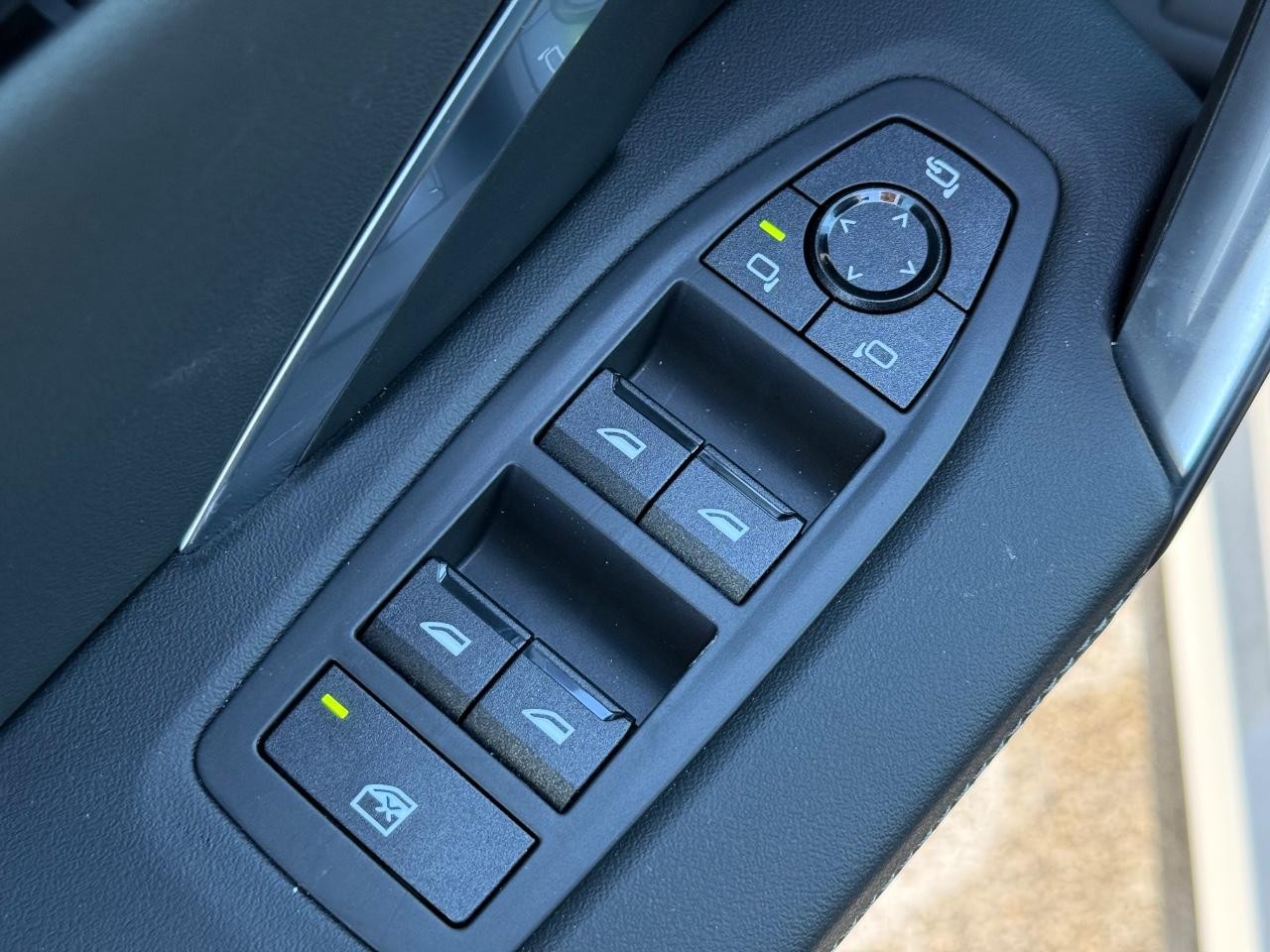 BMW X1 Vehicle Image 16