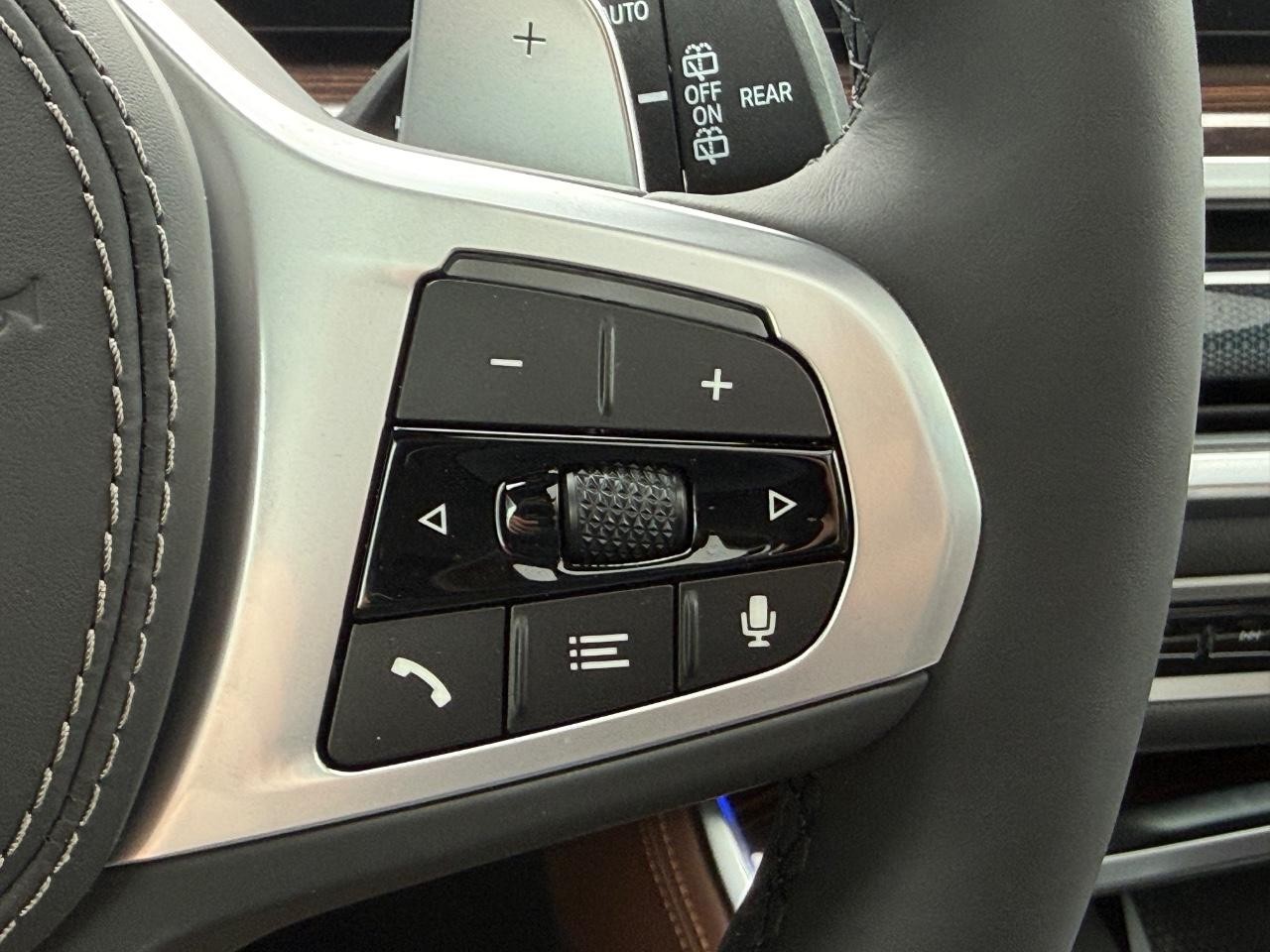 BMW X5 Vehicle Image 13