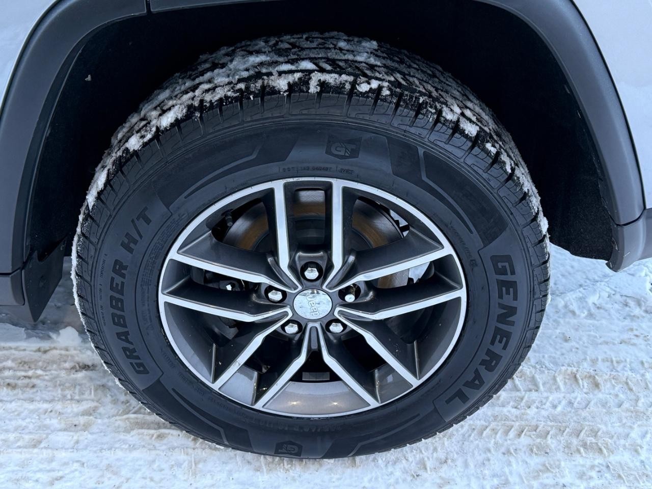 Jeep Grand Cherokee Vehicle Image 06