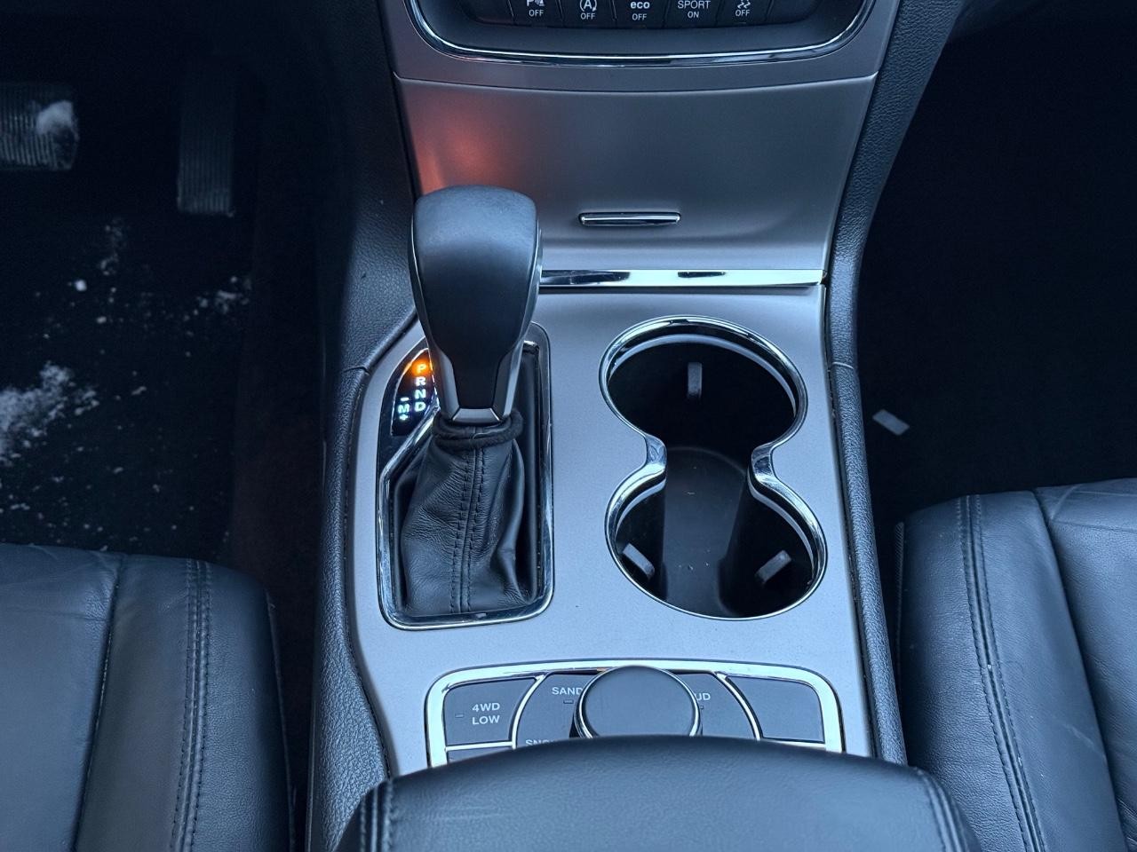 Jeep Grand Cherokee Vehicle Image 12