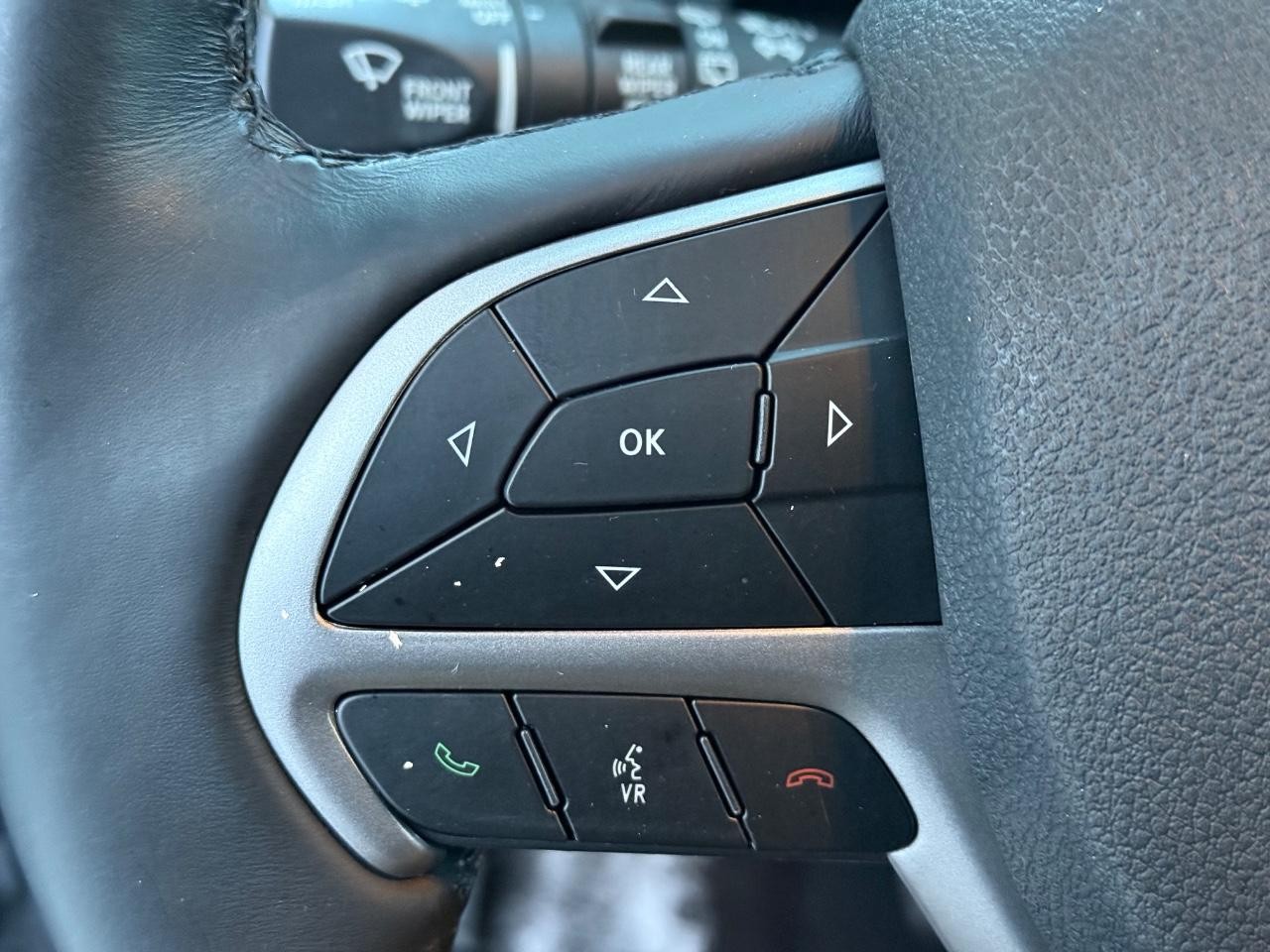 Jeep Grand Cherokee Vehicle Image 15