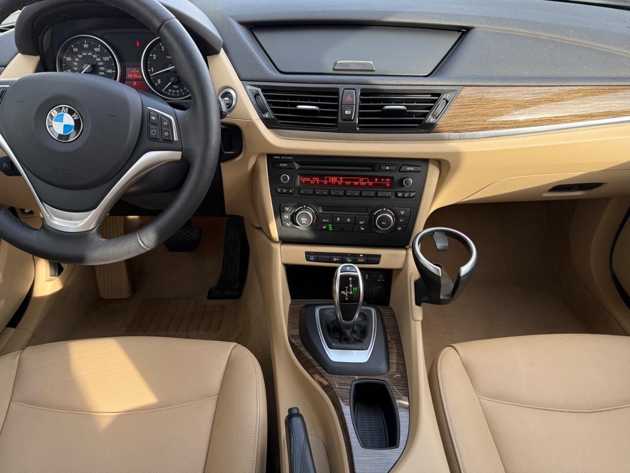 BMW X1 Vehicle Image 10