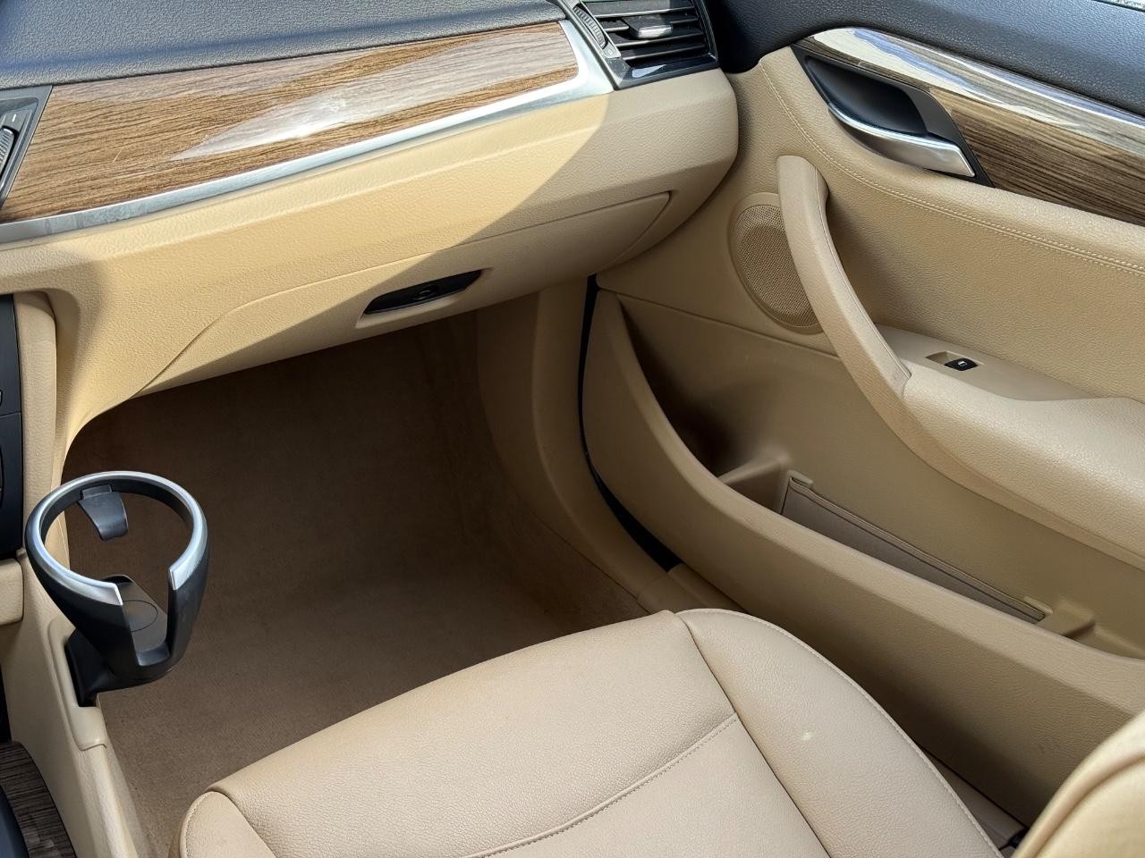 BMW X1 Vehicle Image 14