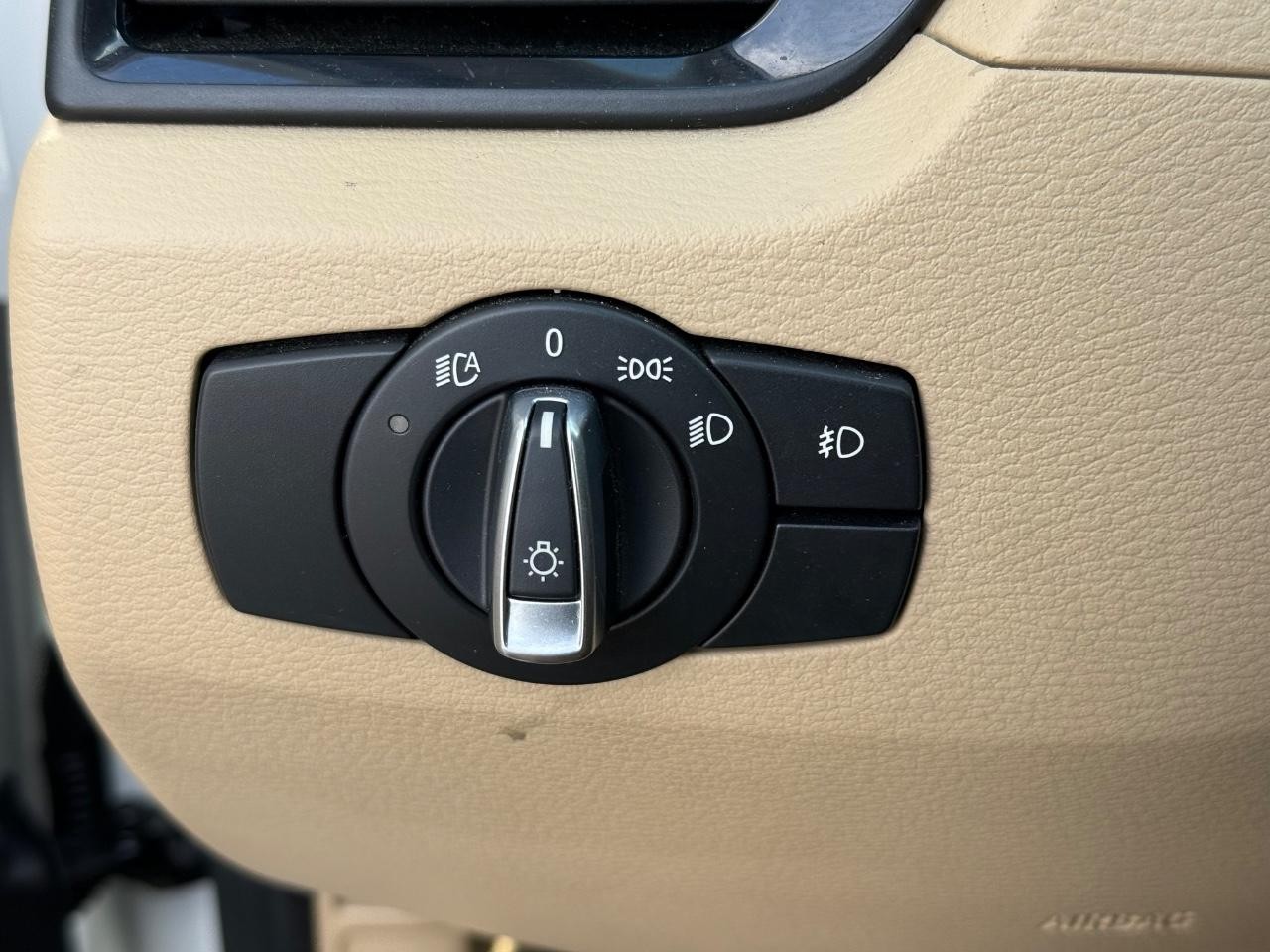 BMW X1 Vehicle Image 15