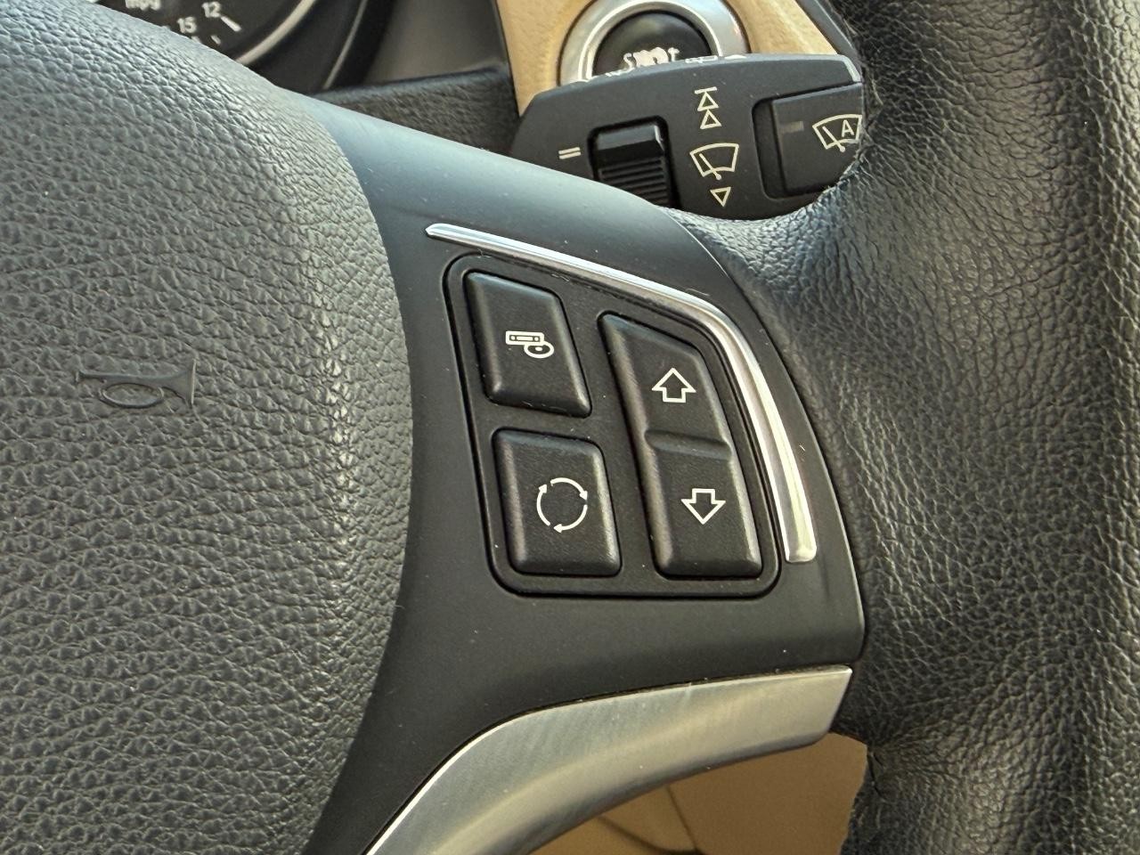 BMW X1 Vehicle Image 17