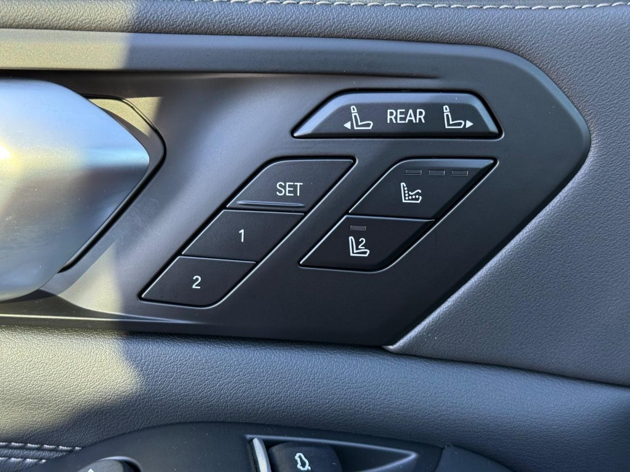 BMW X7 Vehicle Image 16