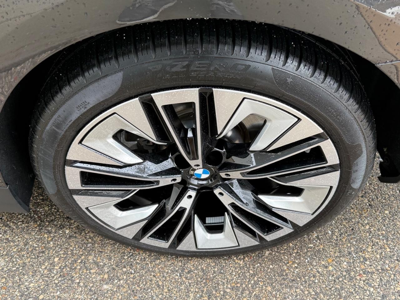 BMW 5 Series Vehicle Image 06