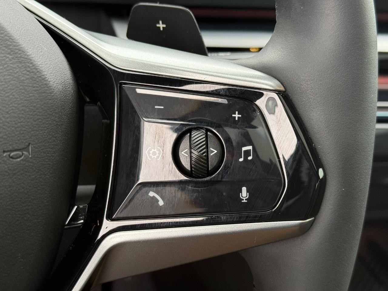 BMW 5 Series Vehicle Image 17