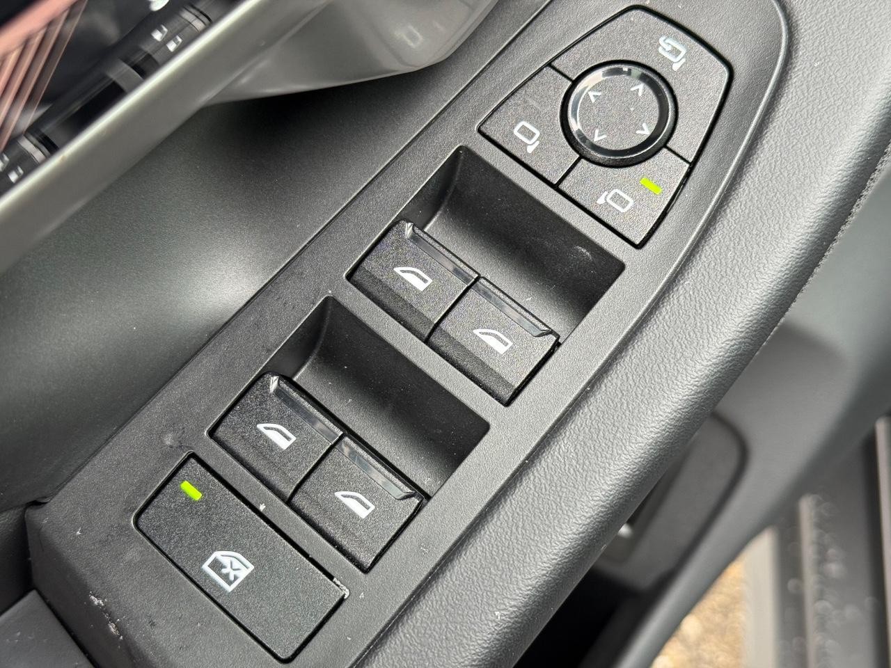 BMW 5 Series Vehicle Image 20