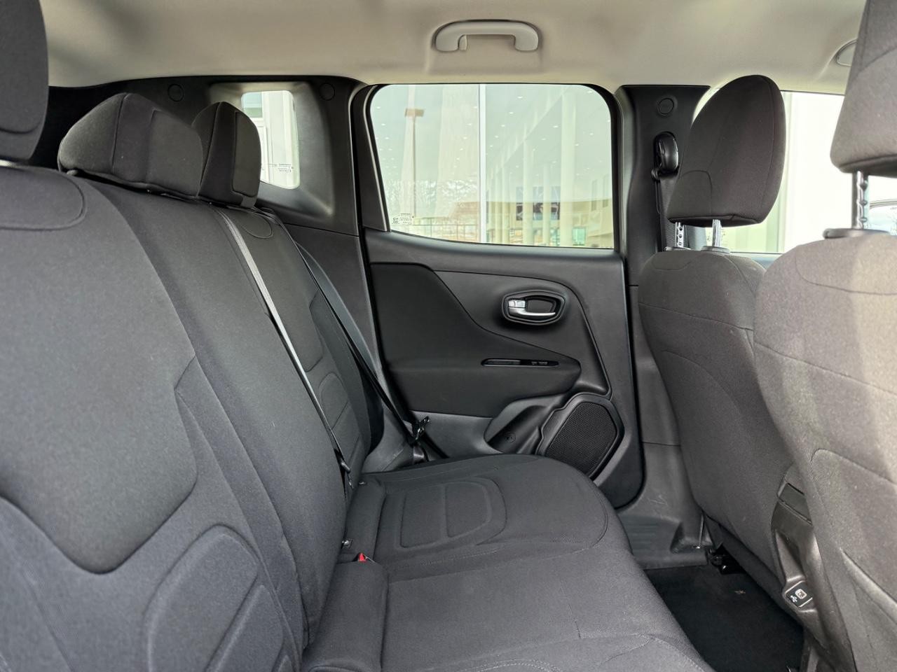 Jeep Renegade Vehicle Image 10