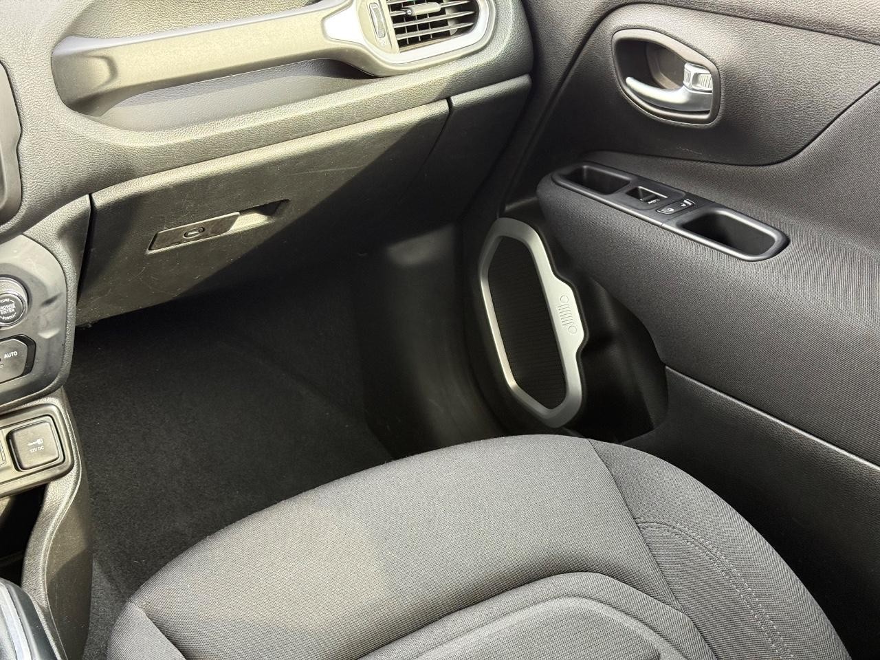 Jeep Renegade Vehicle Image 15