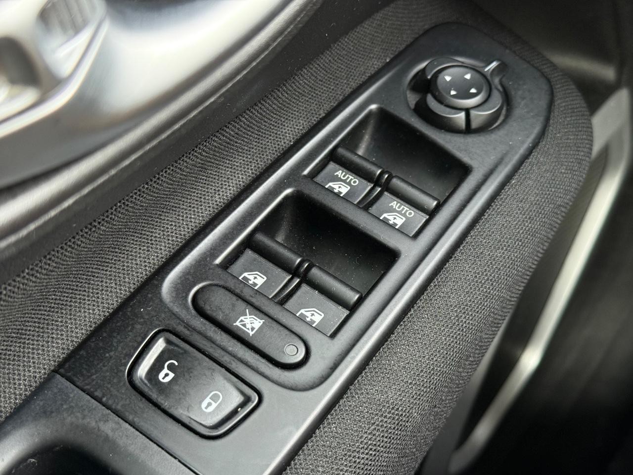 Jeep Renegade Vehicle Image 21