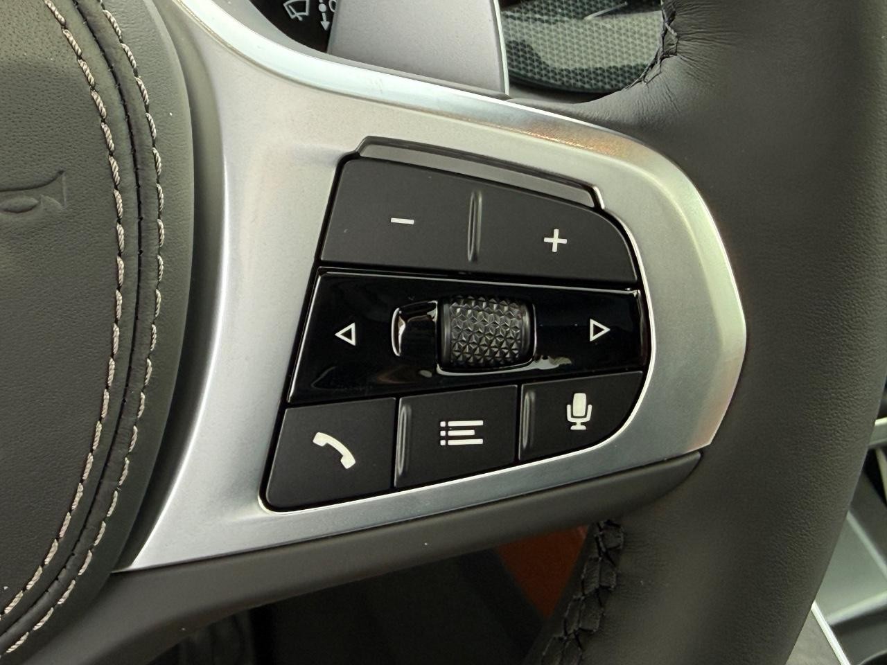 BMW X5 Vehicle Image 13