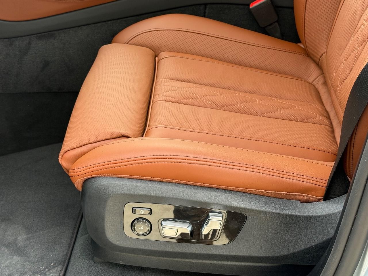 BMW X5 Vehicle Image 17