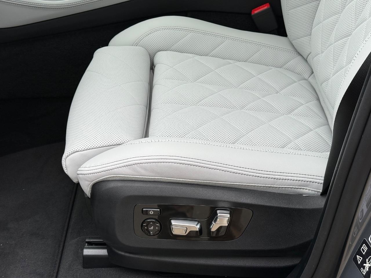 BMW X5 Vehicle Image 17