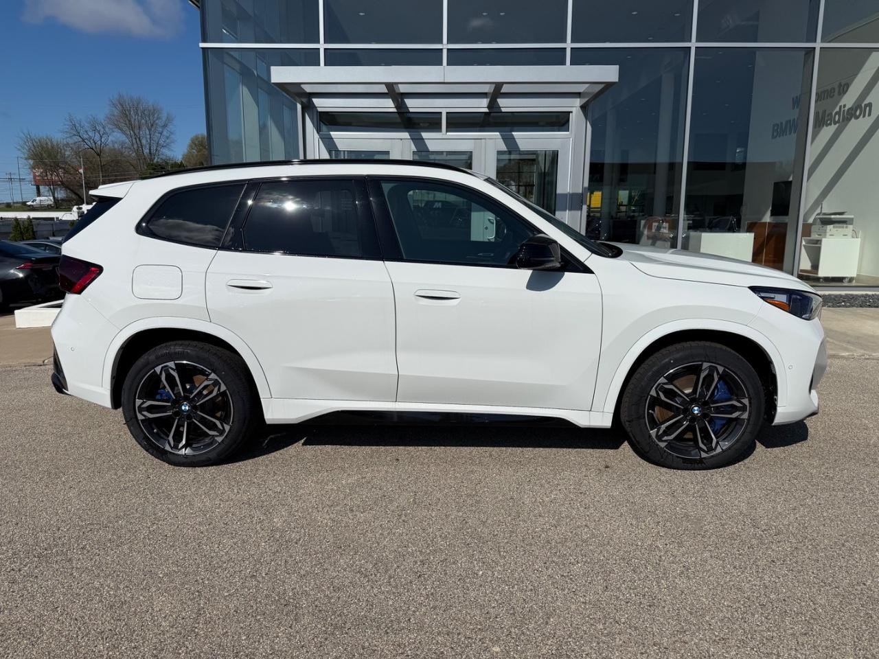 BMW X1 Vehicle Image 02