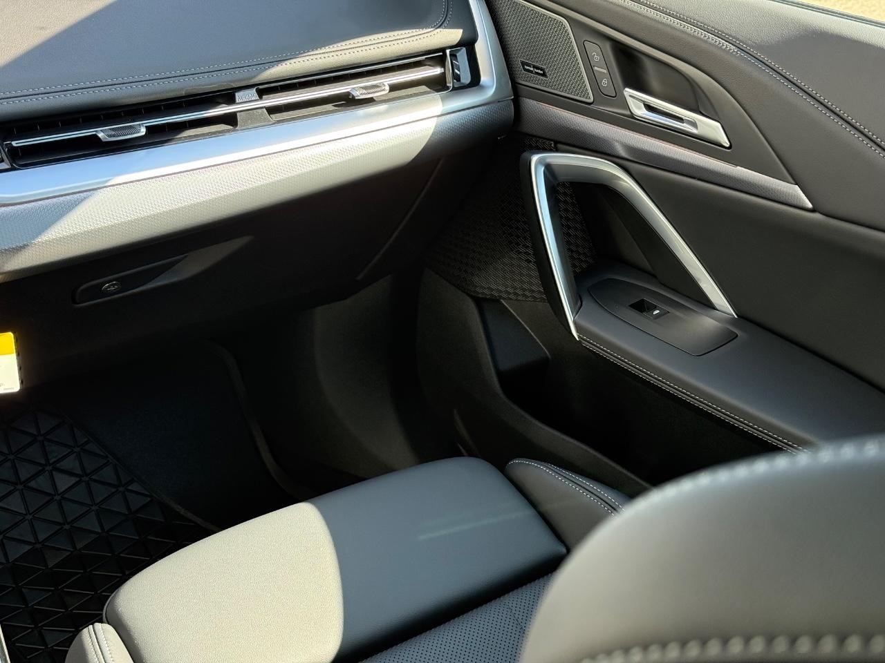 BMW X1 Vehicle Image 10