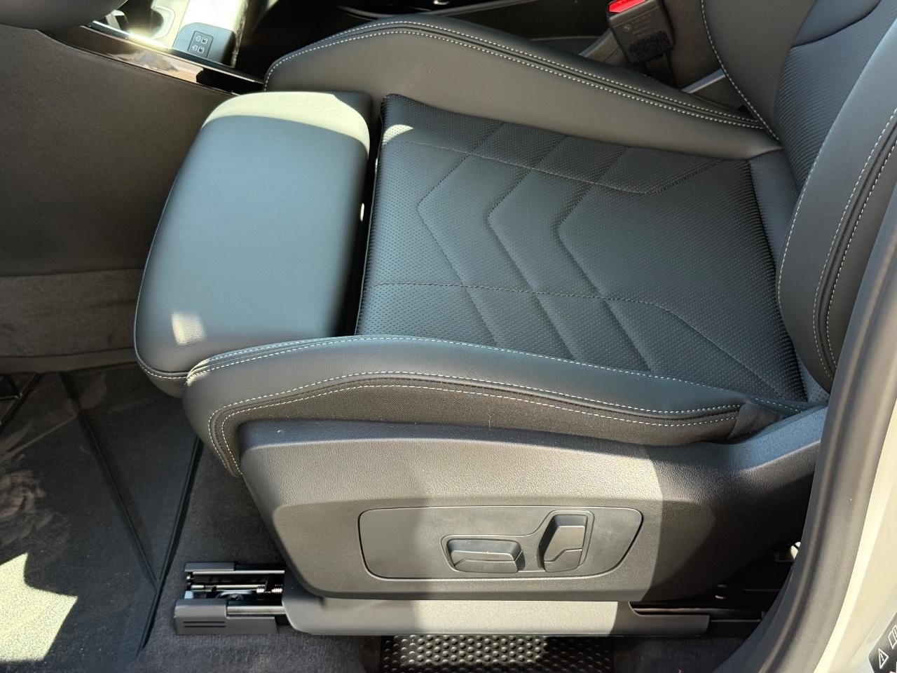 BMW X1 Vehicle Image 16