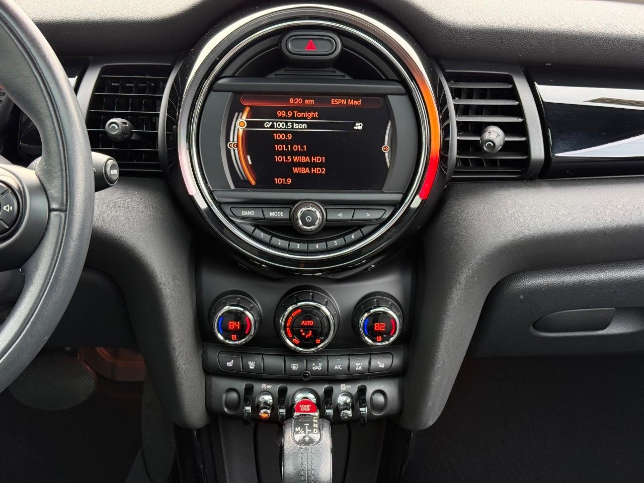 MINI Cooper Hardtop Vehicle Image 12