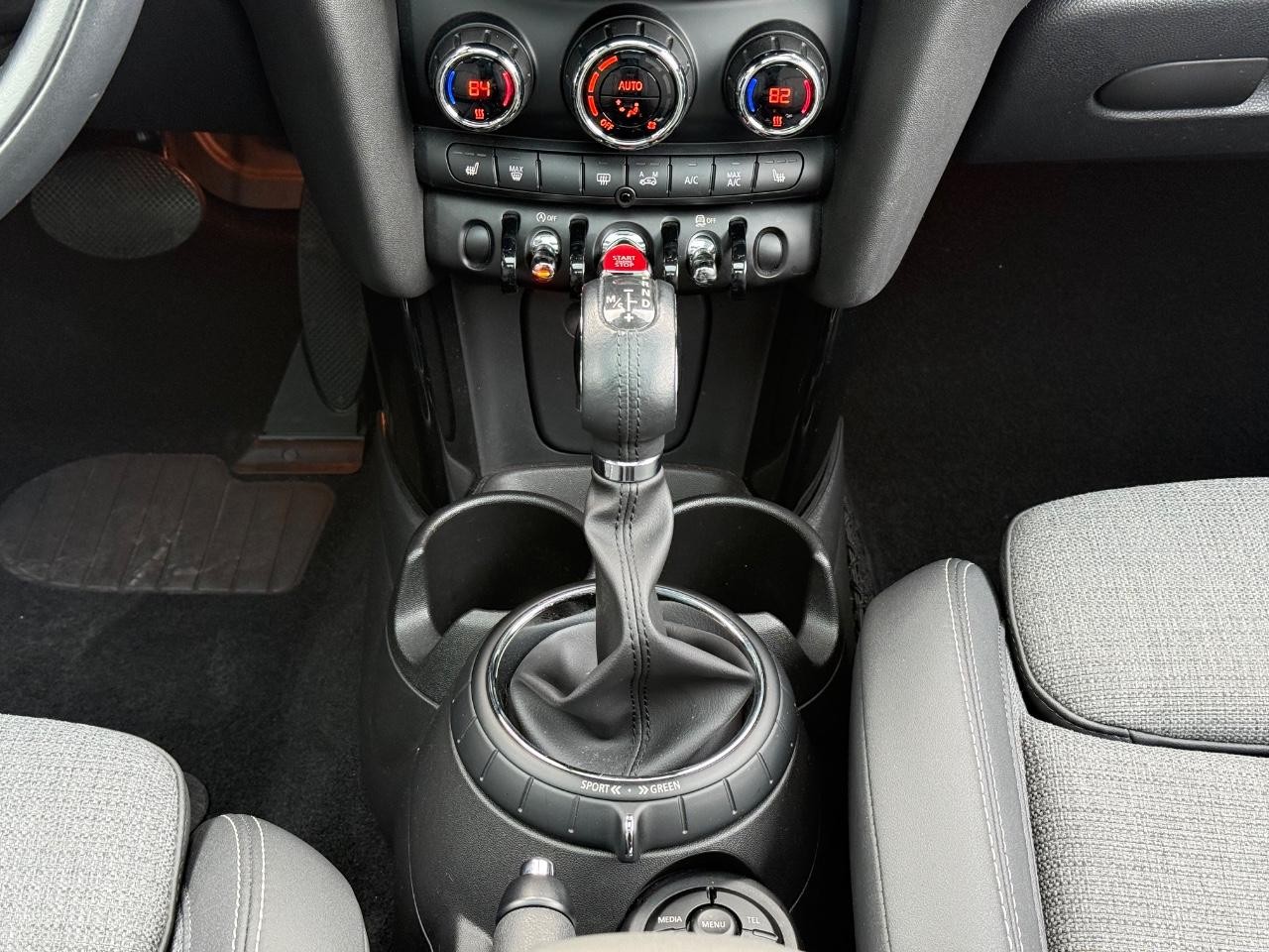 MINI Cooper Hardtop Vehicle Image 13