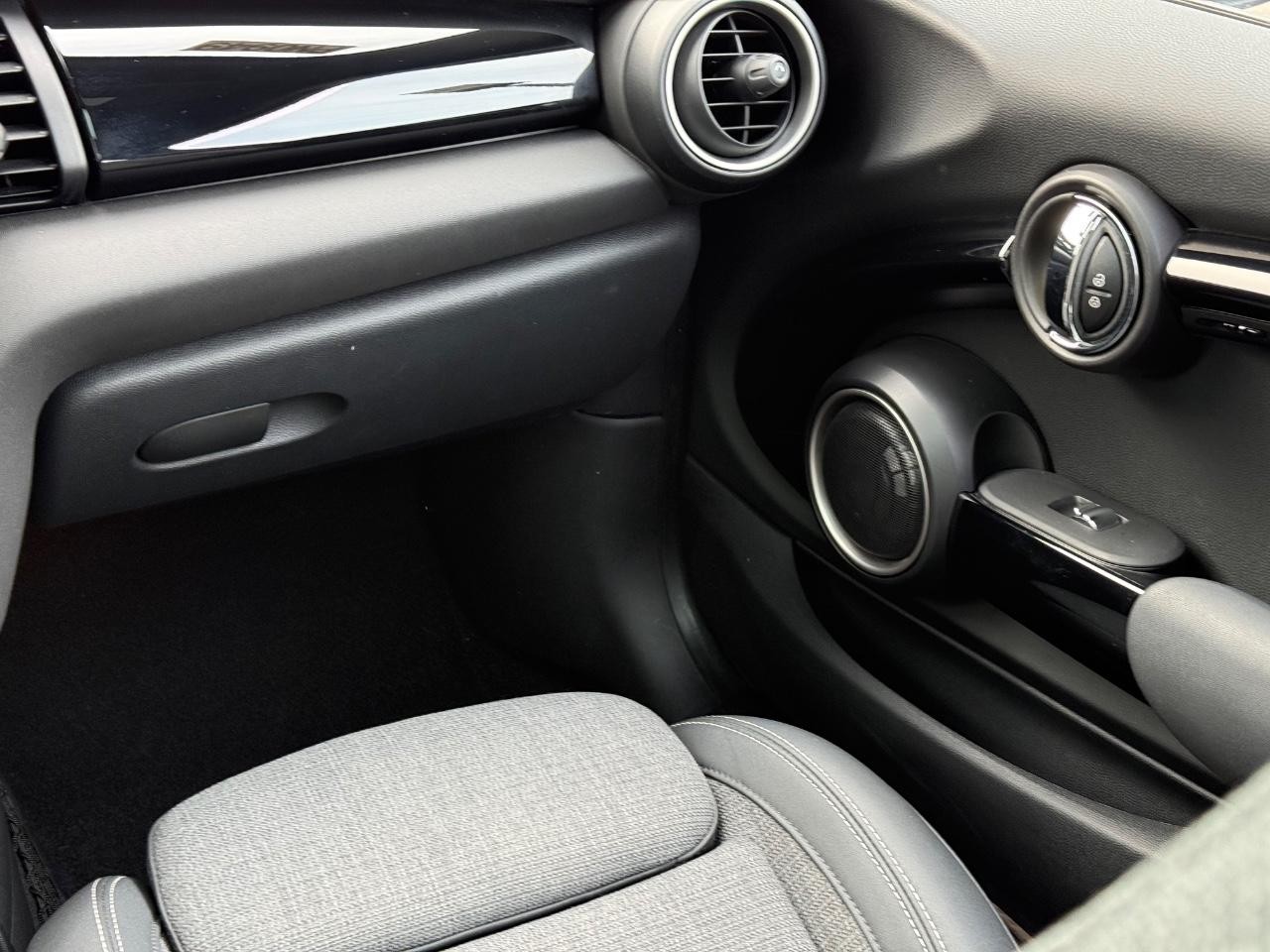 MINI Cooper Hardtop Vehicle Image 15