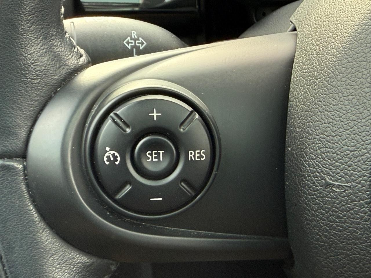 MINI Cooper Hardtop Vehicle Image 16