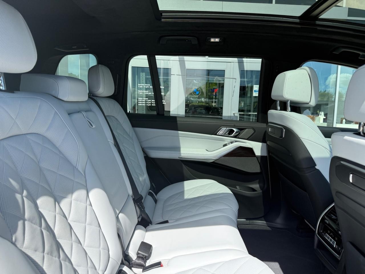 BMW X7 Vehicle Image 05