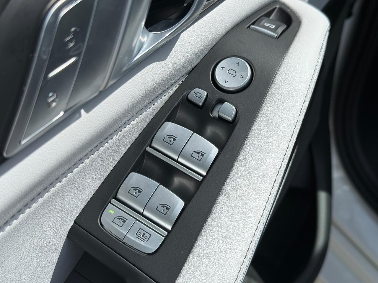 BMW X7 Vehicle Image 17
