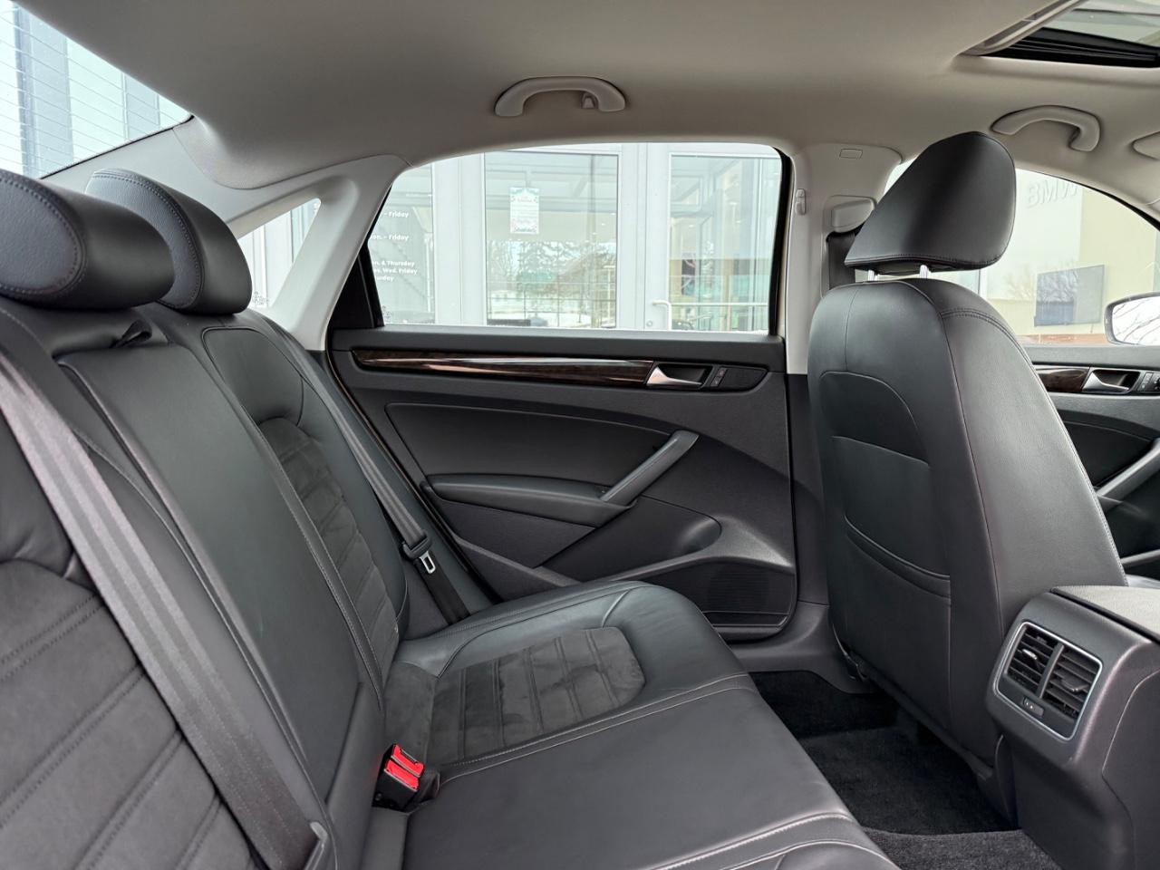 Volkswagen Passat Vehicle Image 09