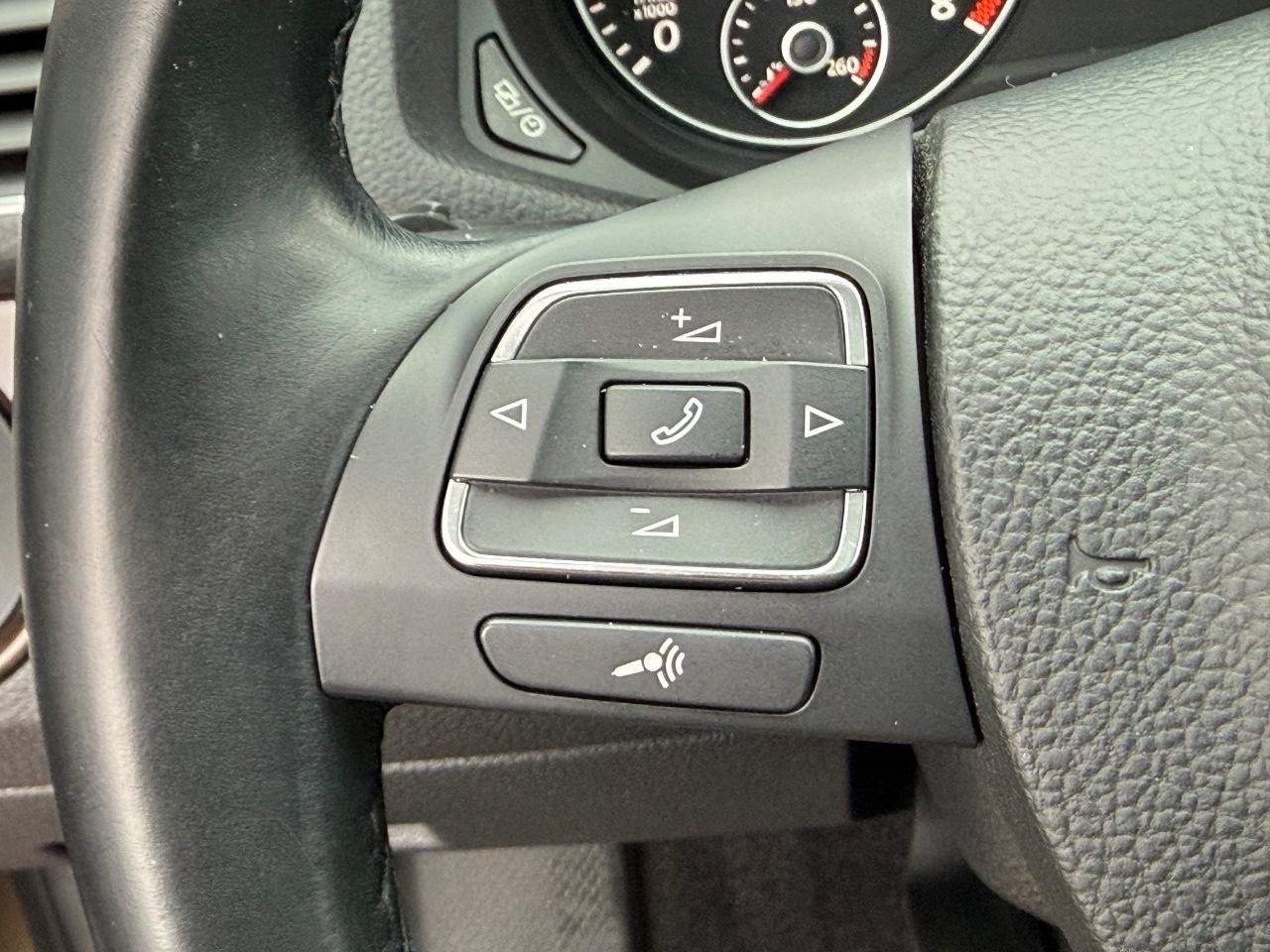 Volkswagen Passat Vehicle Image 16