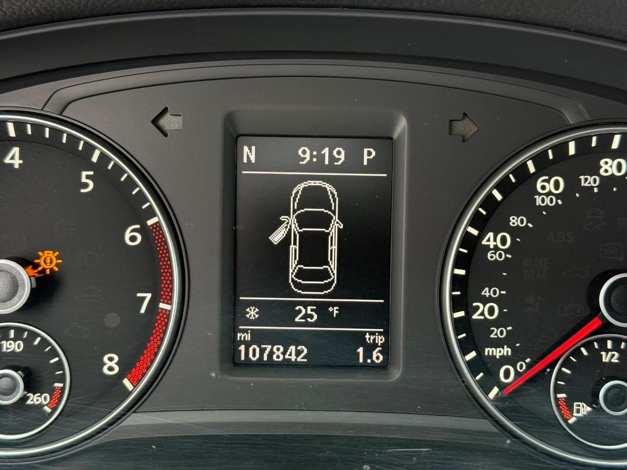 Volkswagen Passat Vehicle Image 18