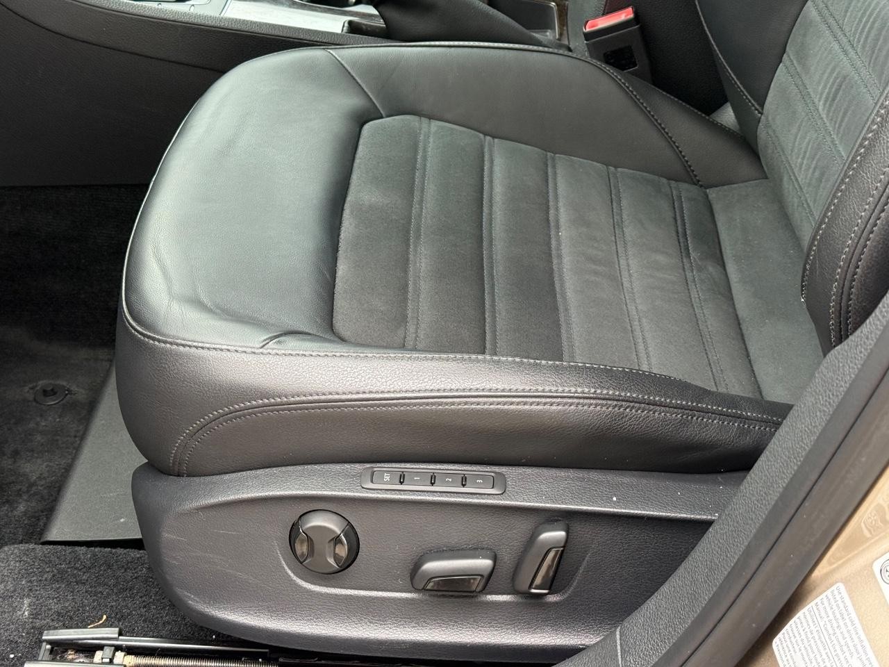 Volkswagen Passat Vehicle Image 21