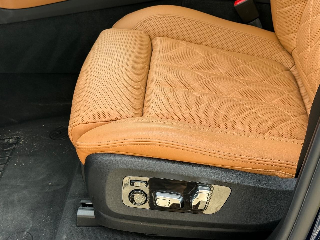 BMW X5 Vehicle Image 24