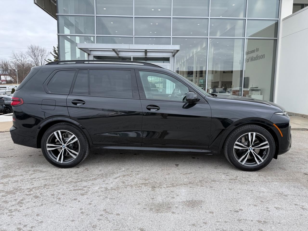 BMW X7 Vehicle Image 02
