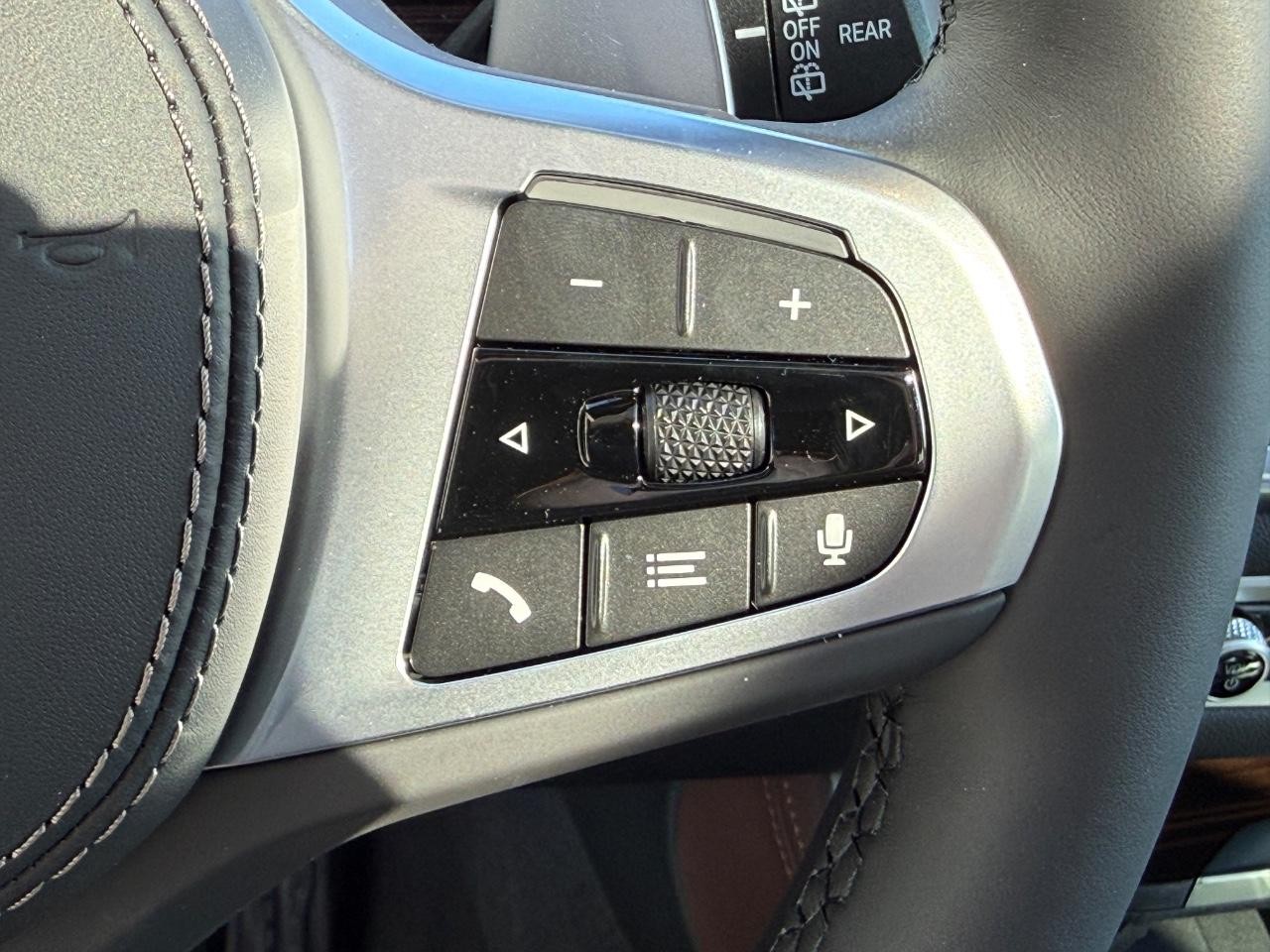 BMW X5 Vehicle Image 13