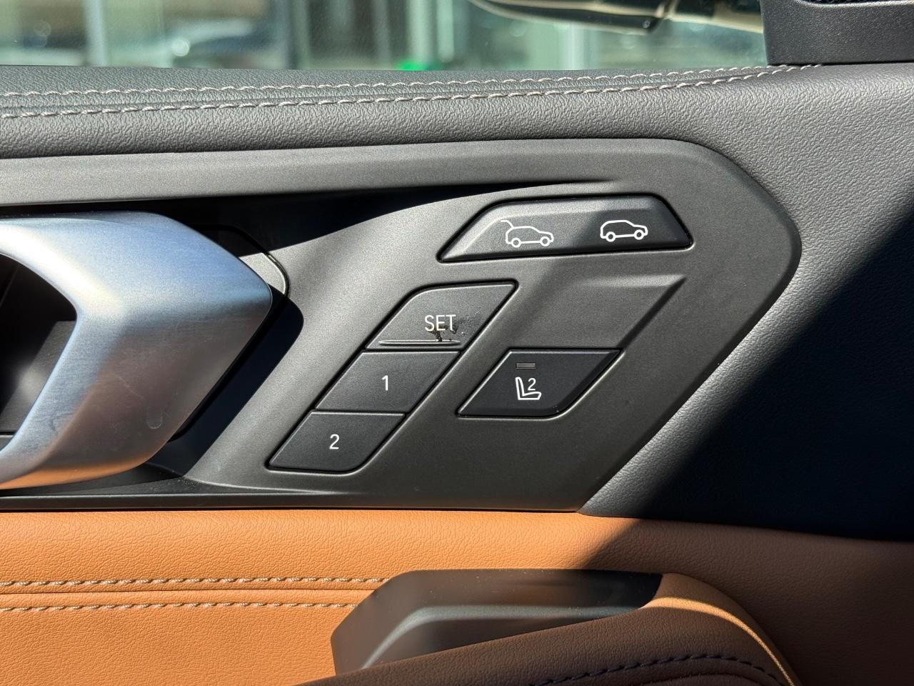 BMW X6 Vehicle Image 16