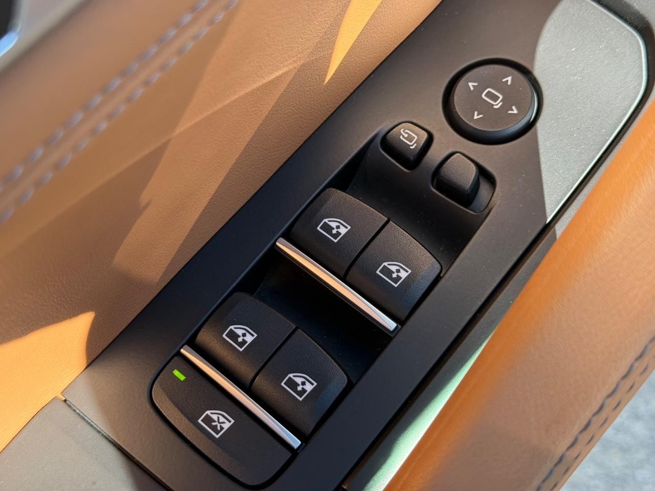 BMW X6 Vehicle Image 23