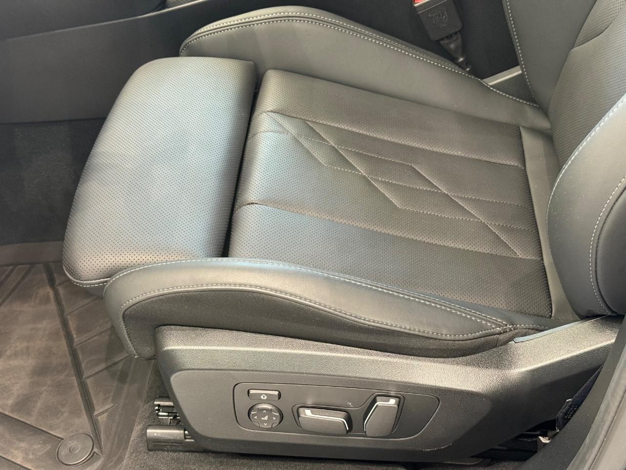 BMW X3 Vehicle Image 16
