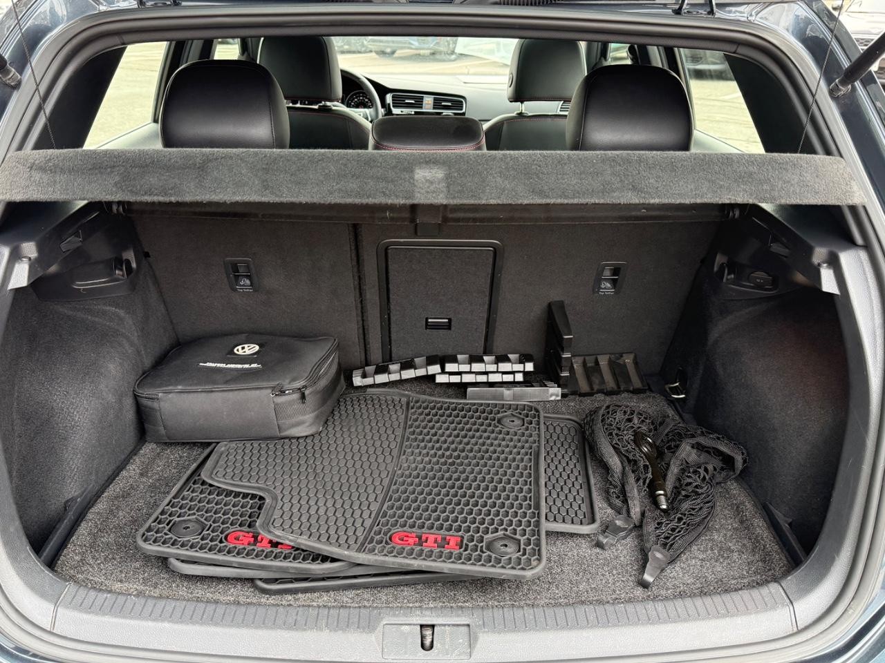 Volkswagen Golf GTI Vehicle Image 05