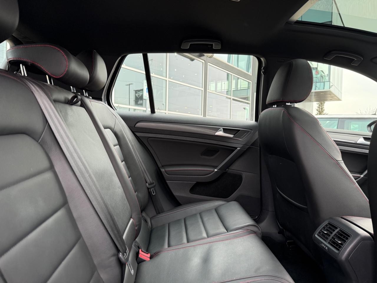 Volkswagen Golf GTI Vehicle Image 10