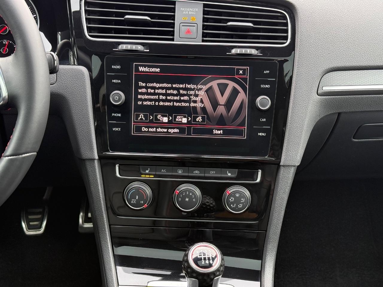 Volkswagen Golf GTI Vehicle Image 12