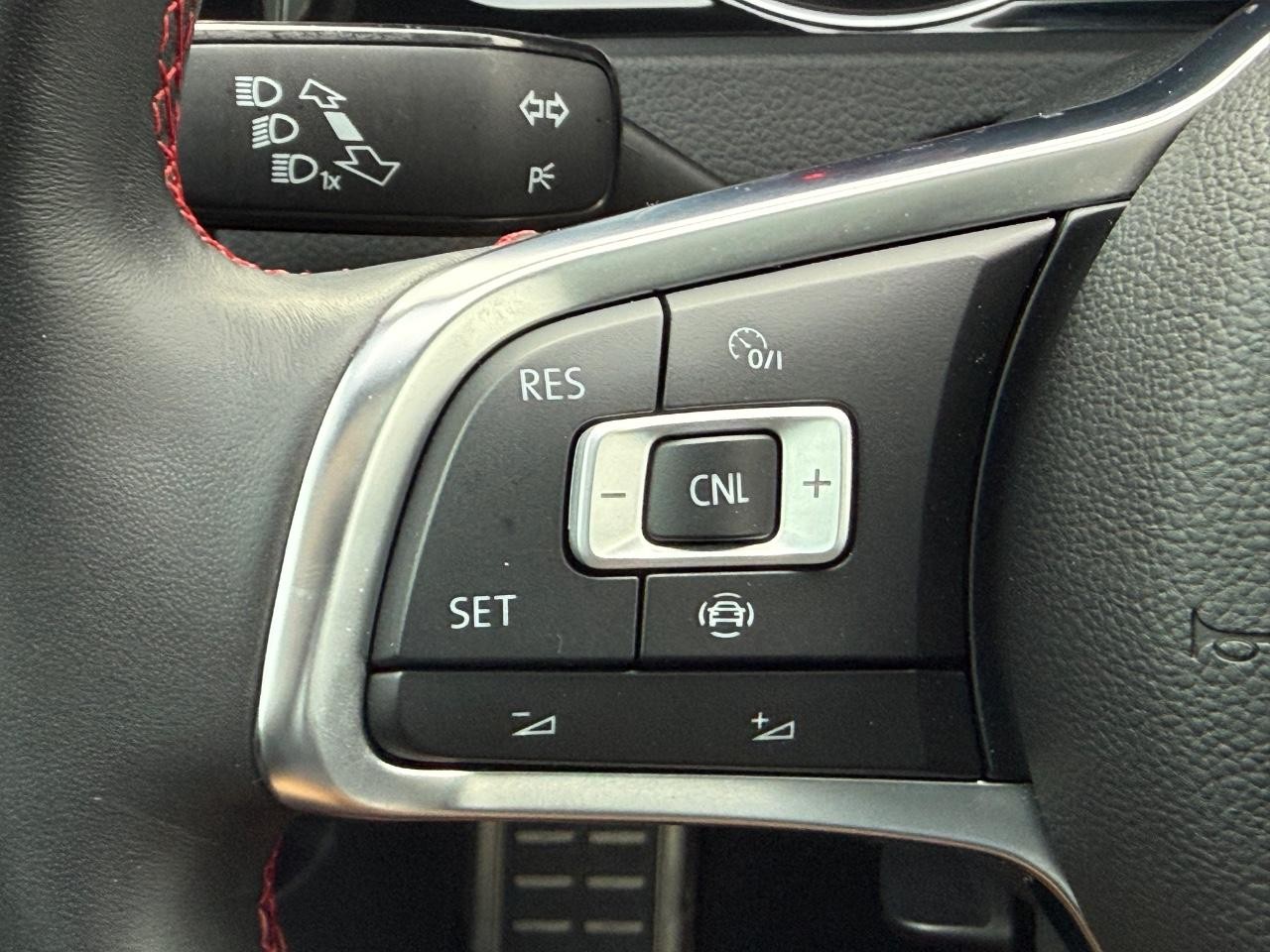 Volkswagen Golf GTI Vehicle Image 16