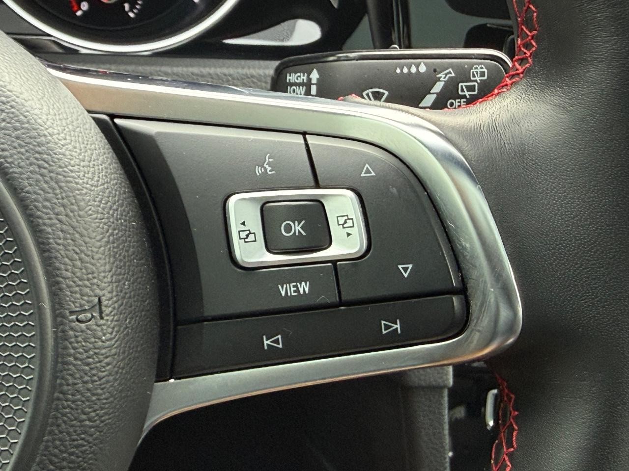 Volkswagen Golf GTI Vehicle Image 17