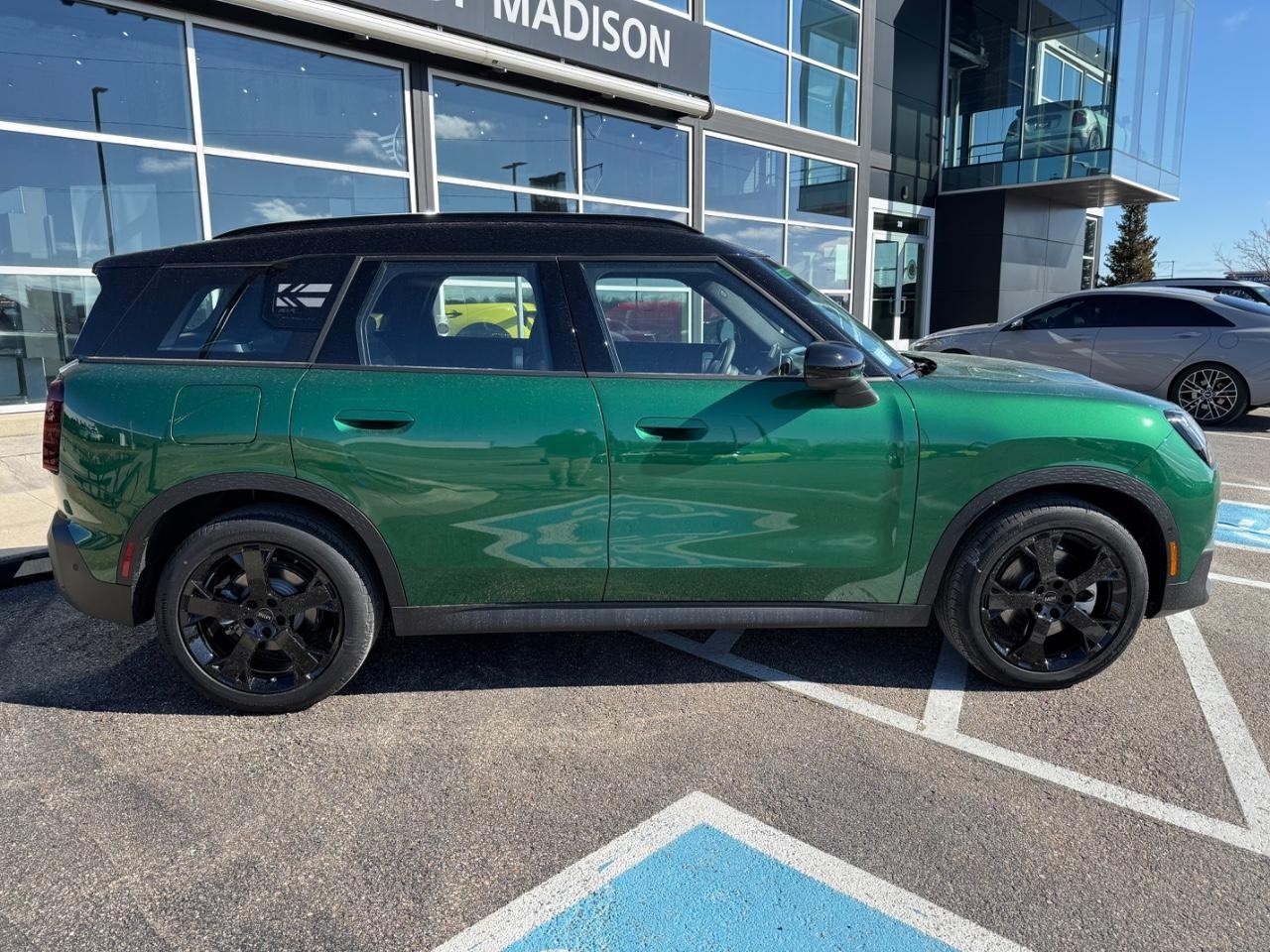MINI Countryman Vehicle Image 02