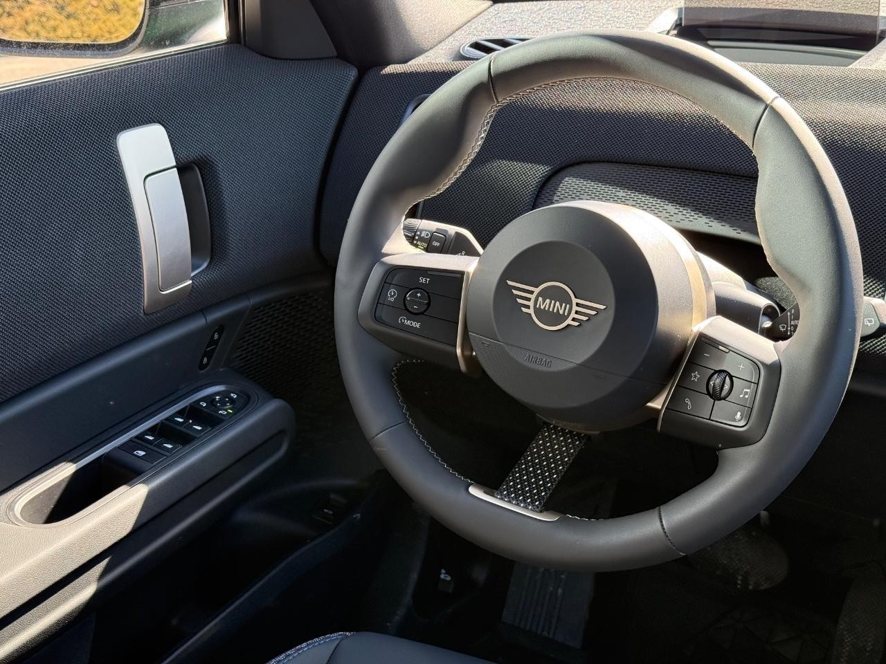 MINI Countryman Vehicle Image 13