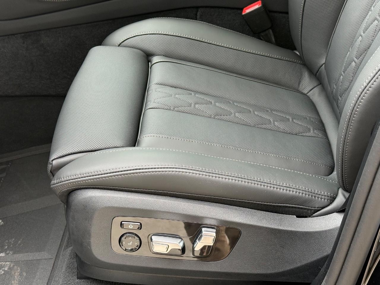 BMW X5 Vehicle Image 18