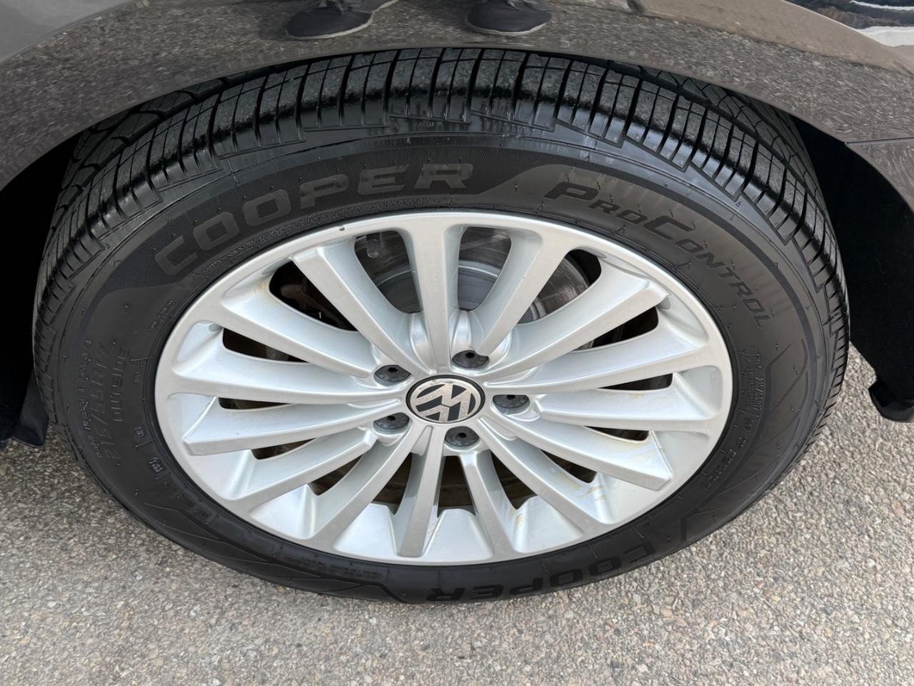 Volkswagen Passat Vehicle Image 07